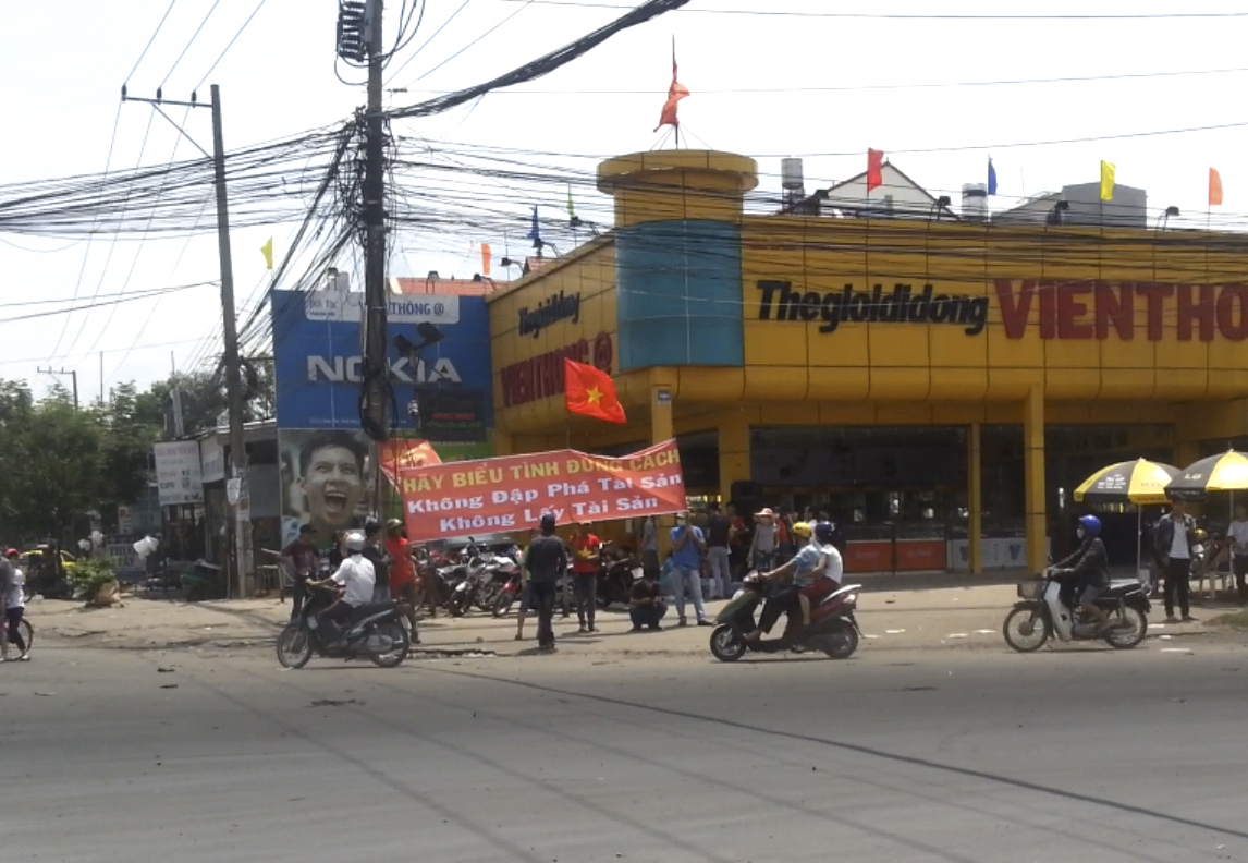 Lời kêu gọi biểu tình ôn hòa xuất hiện lẻ loi