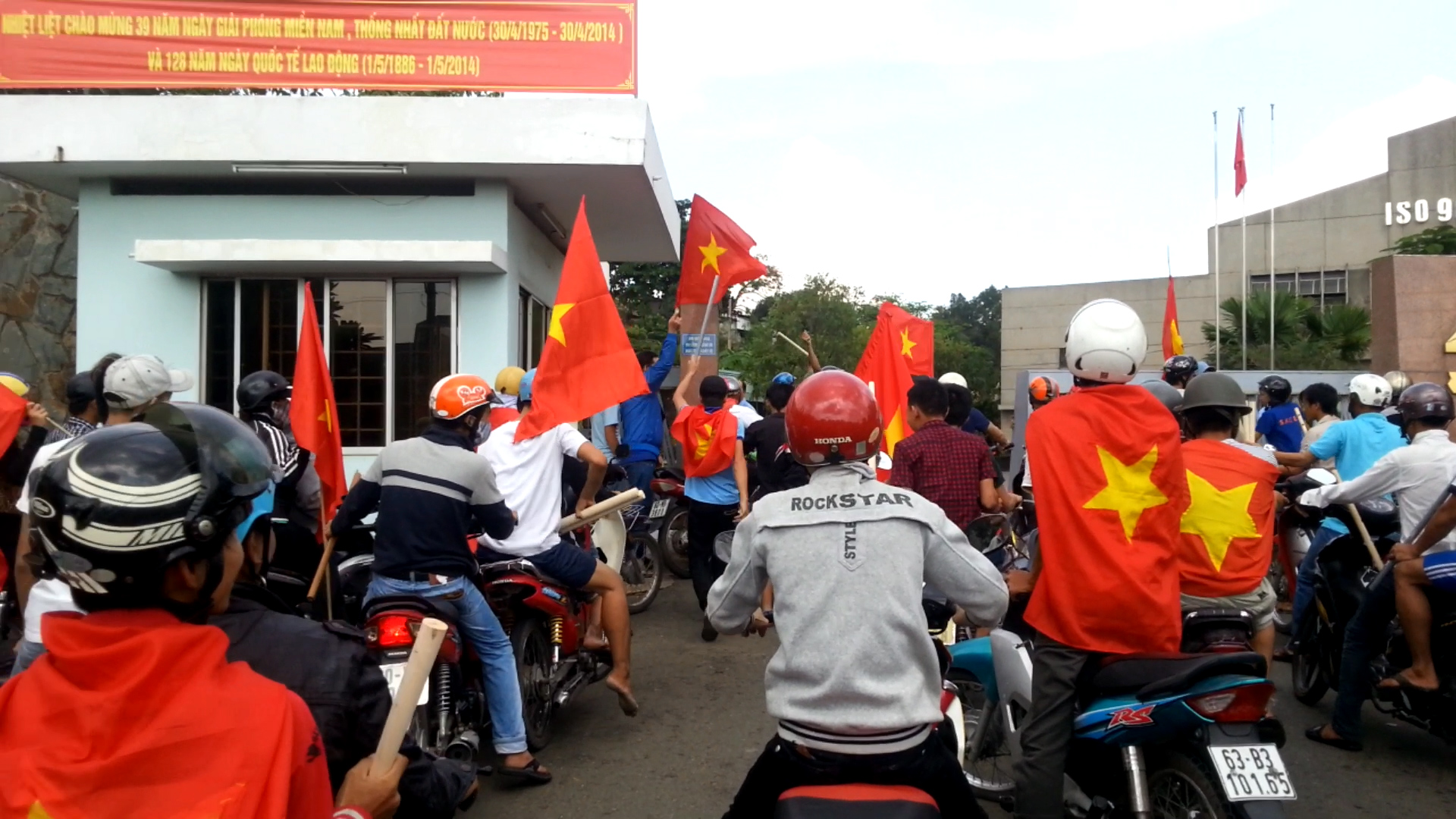 Tiến chiếm một công ty khác