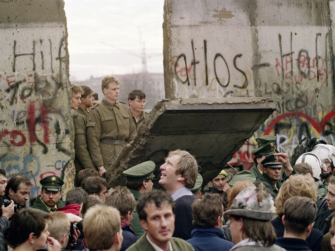 635509686605214907-AXX-boomdouble-berlin-wall